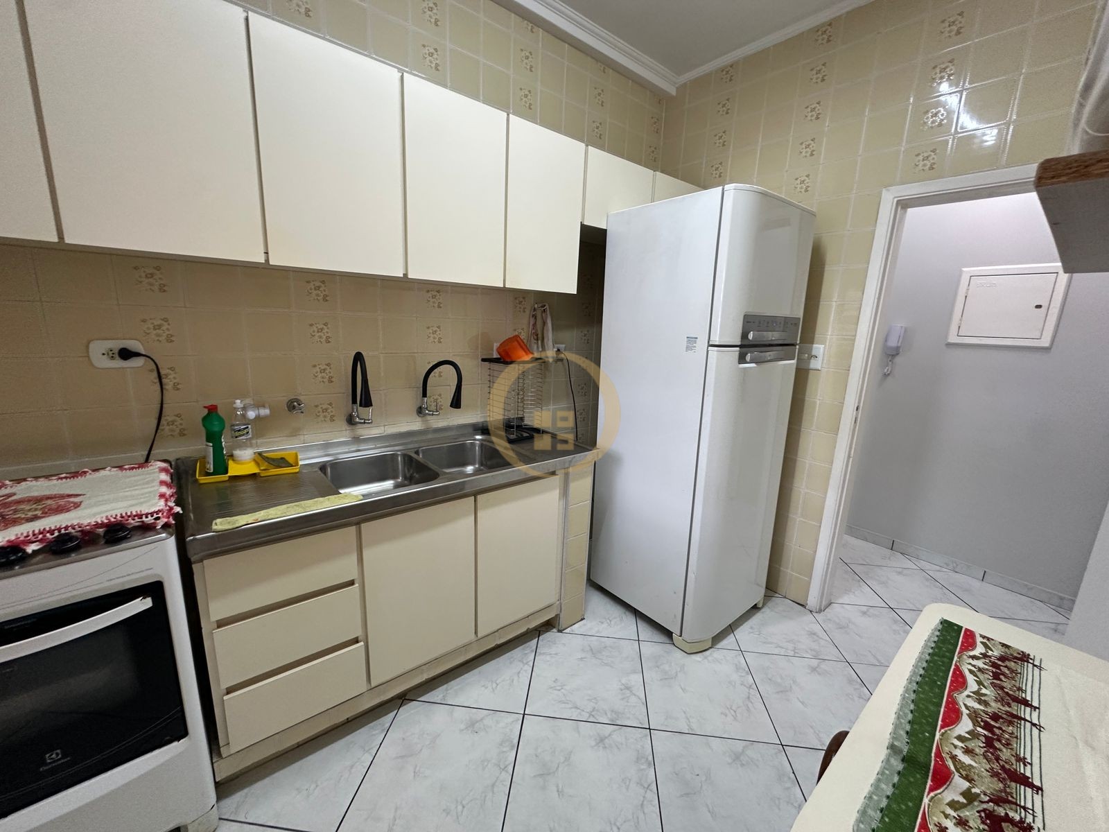 Apartamento na Praia das Pitangueiras, Guarujá - SP