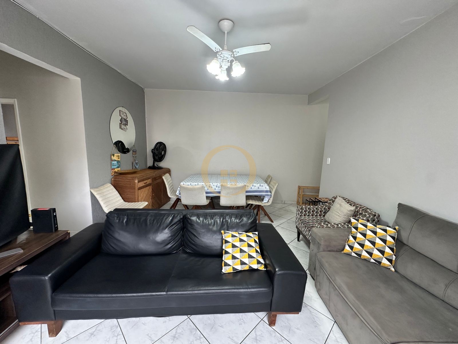 Apartamento na Praia das Pitangueiras, Guarujá - SP