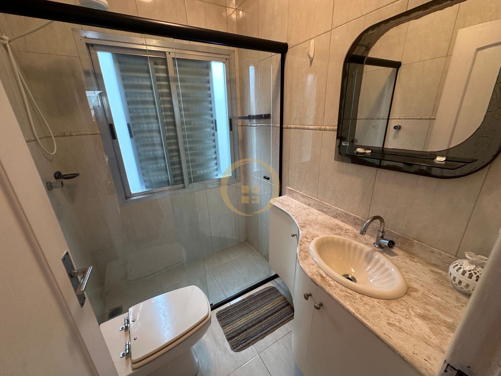 Apartamento na Praia das Pitangueiras, Guarujá - SP