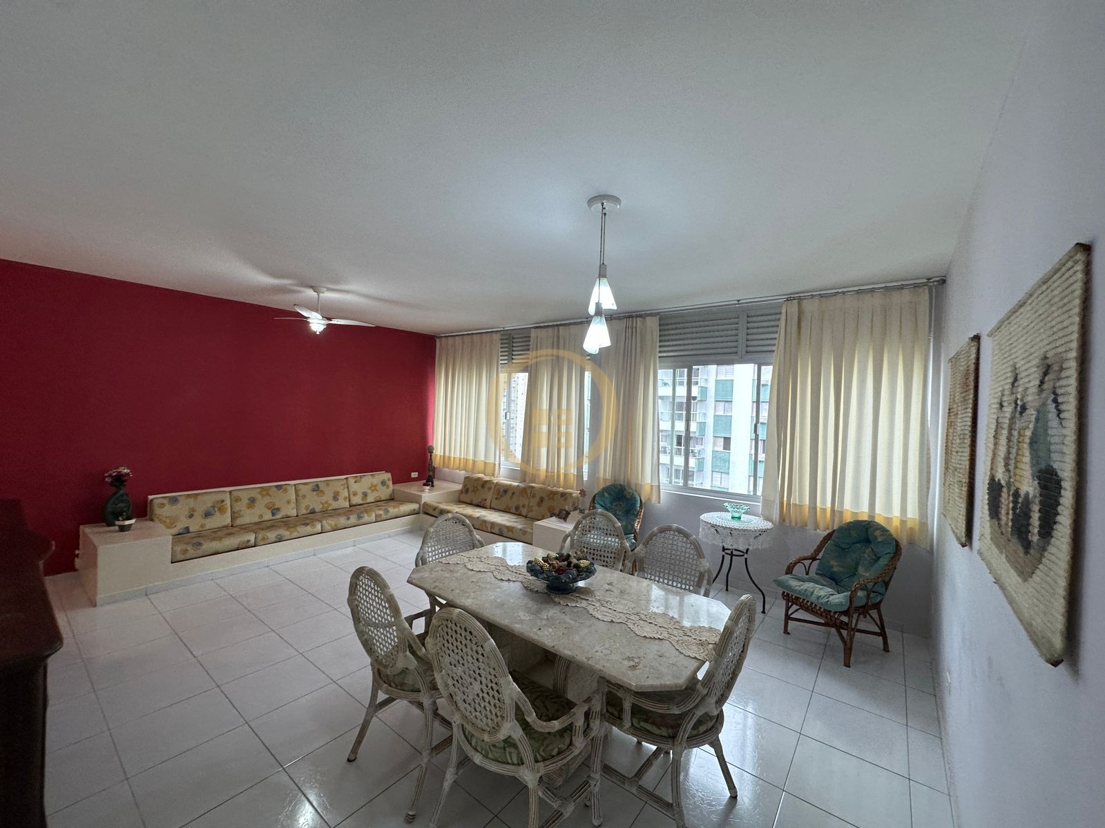 Apartamento na Praia das Pitangueiras, Guarujá - SP