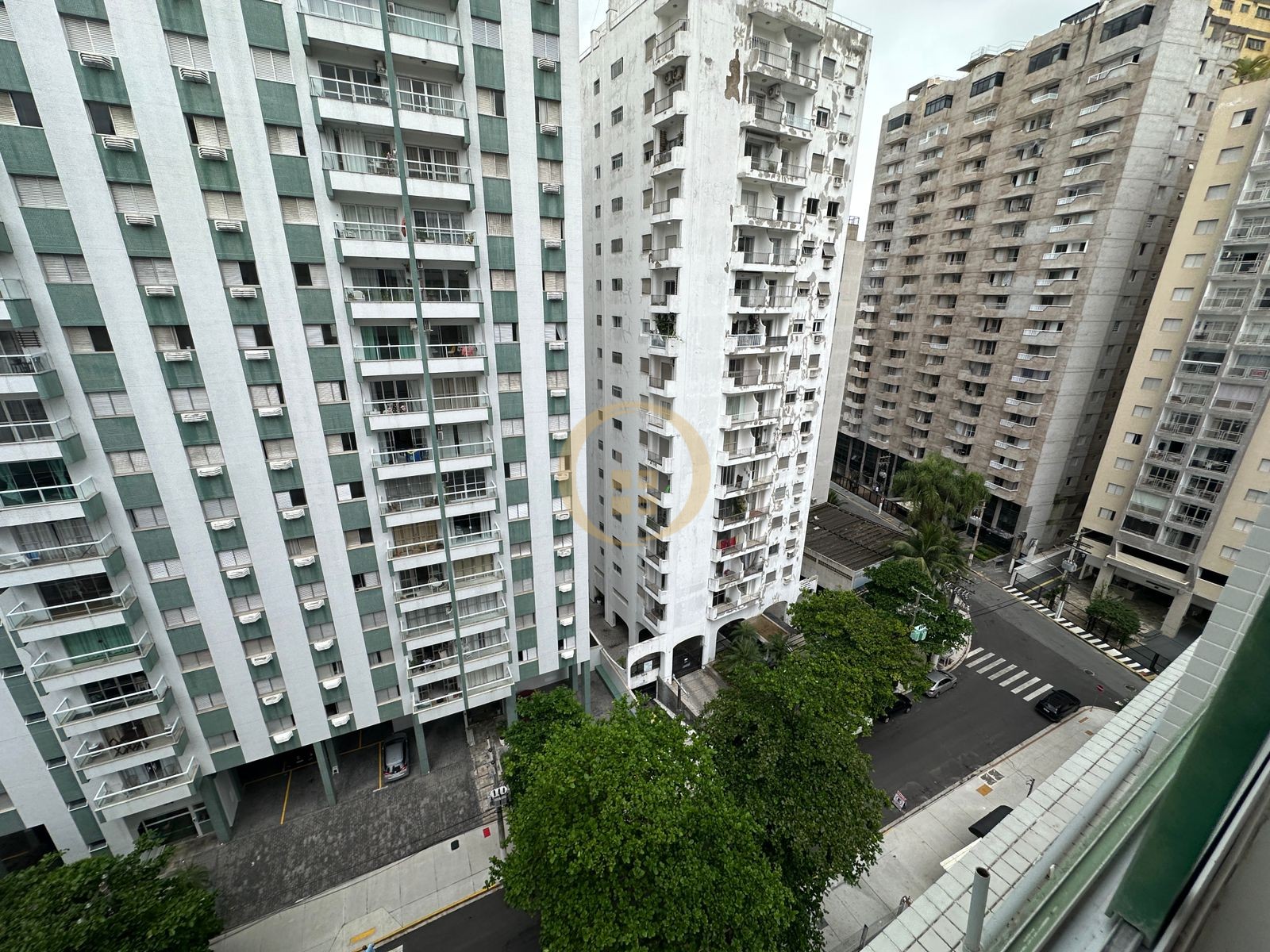 Apartamento na Praia das Pitangueiras, Guarujá - SP