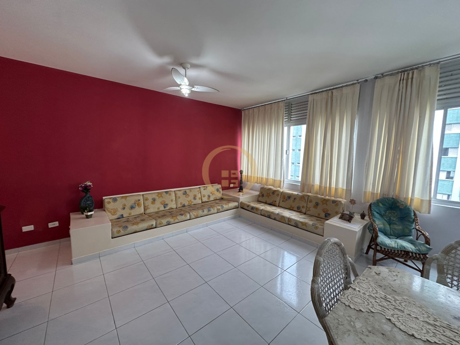 Apartamento na Praia das Pitangueiras, Guarujá - SP