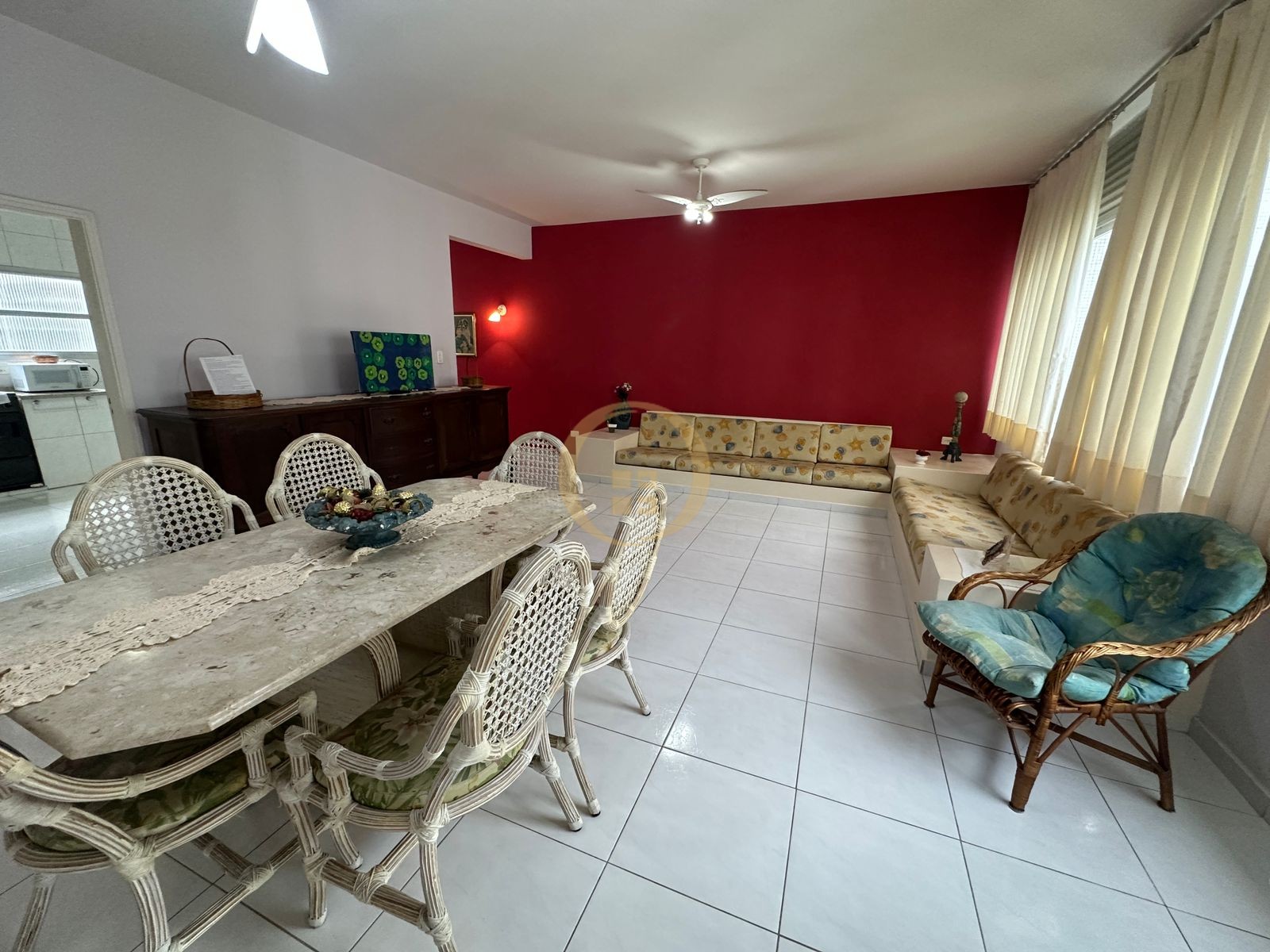 Apartamento na Praia das Pitangueiras, Guarujá - SP
