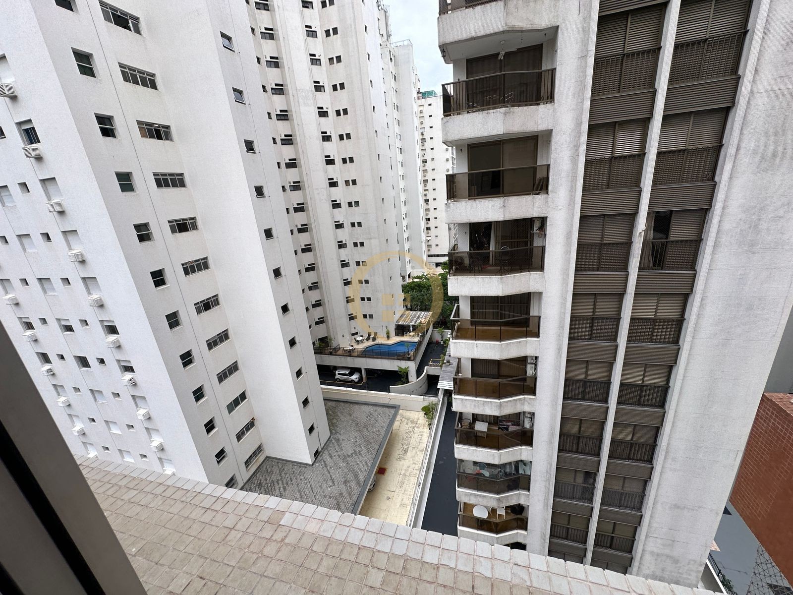 Apartamento na Praia das Pitangueiras, Guarujá - SP