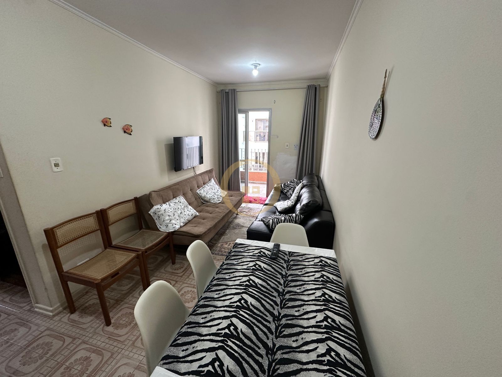 Apartamento na Praia das Pitangueiras, Guarujá - SP