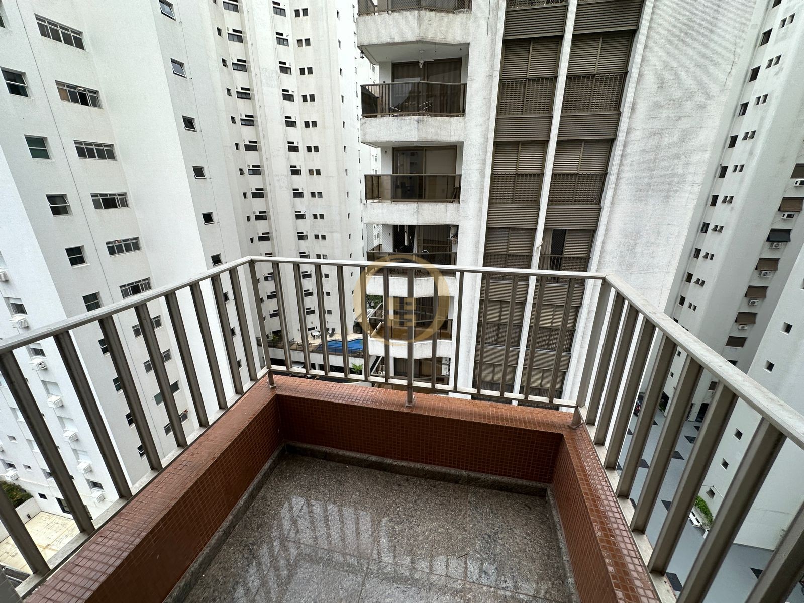 Apartamento na Praia das Pitangueiras, Guarujá - SP