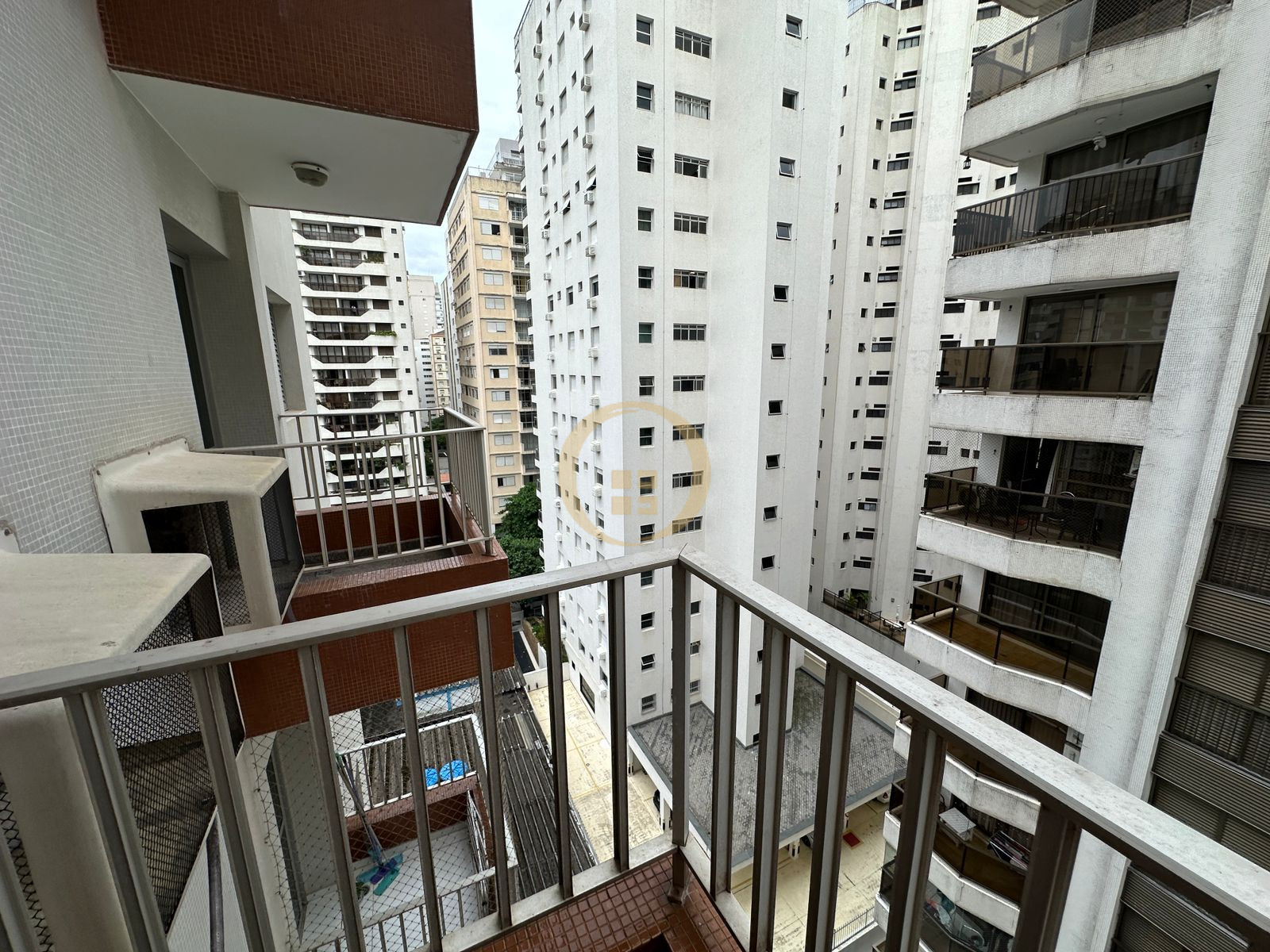 Apartamento na Praia das Pitangueiras, Guarujá - SP