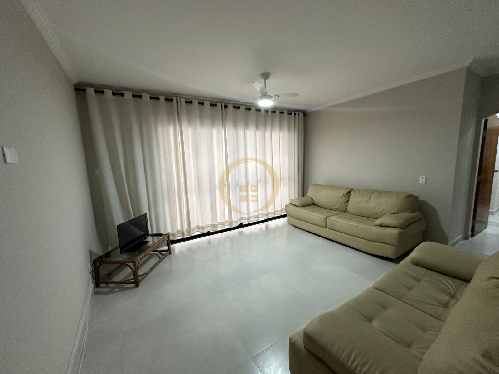 Apartamento na Praia das Pitangueiras, Guarujá - SP