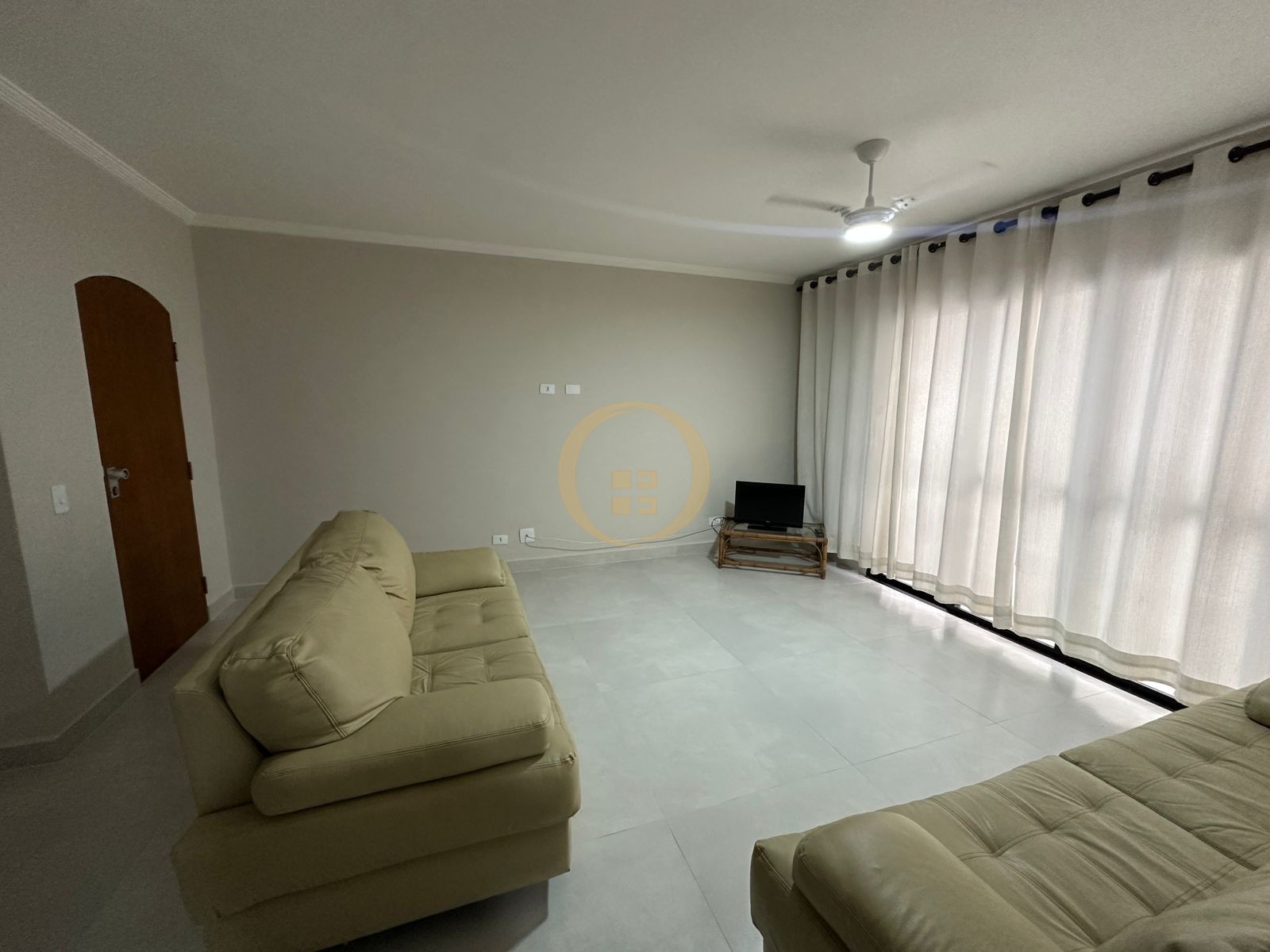 Apartamento na Praia das Pitangueiras, Guarujá - SP