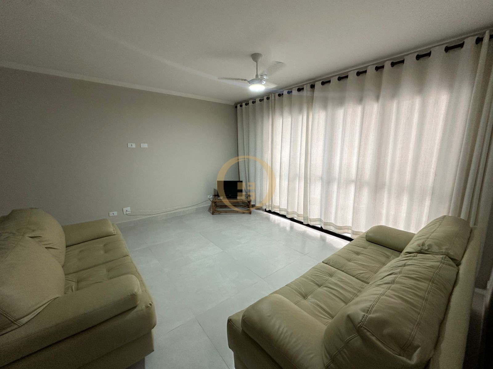 Apartamento na Praia das Pitangueiras, Guarujá - SP