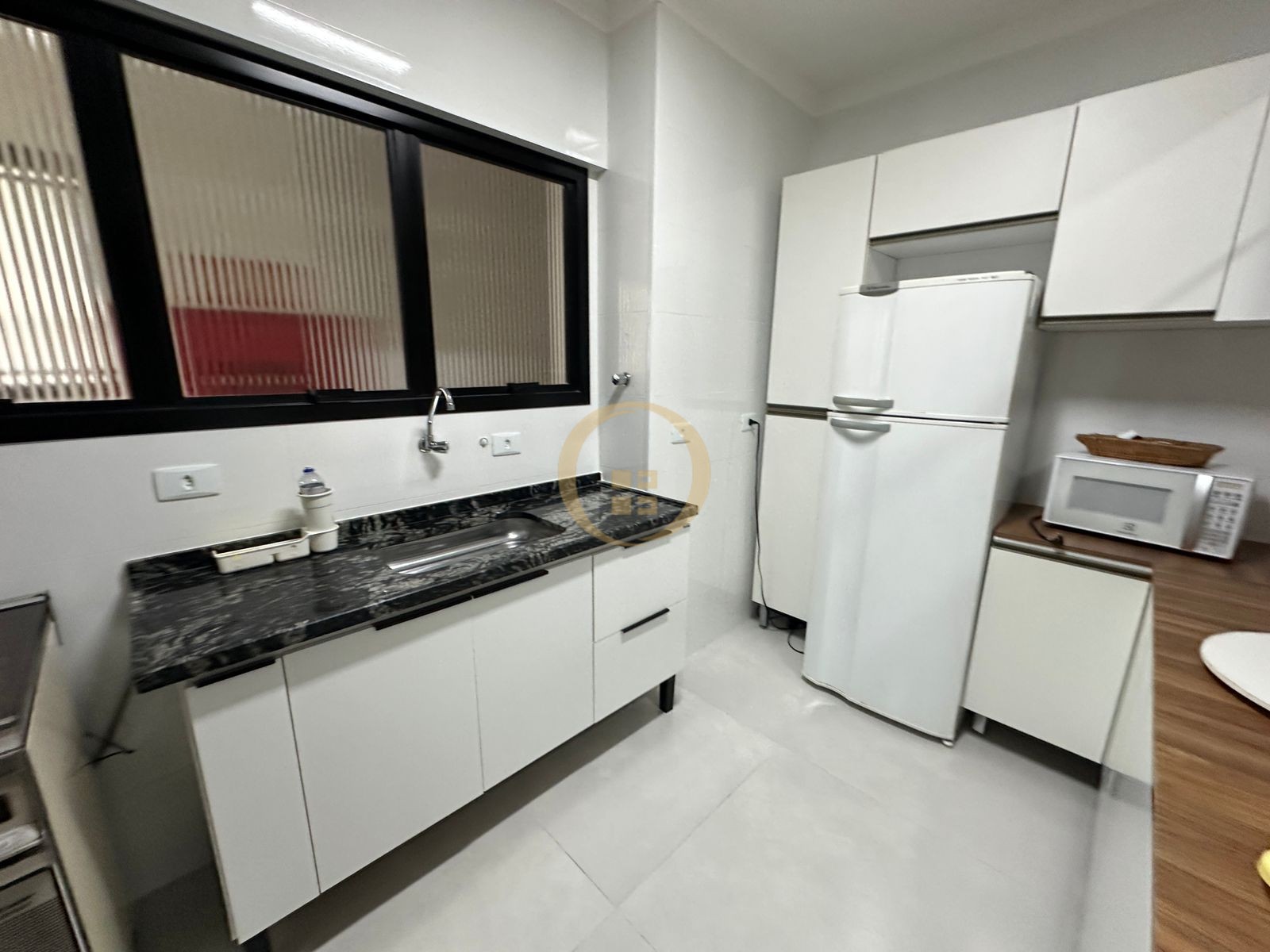 Apartamento na Praia das Pitangueiras, Guarujá - SP