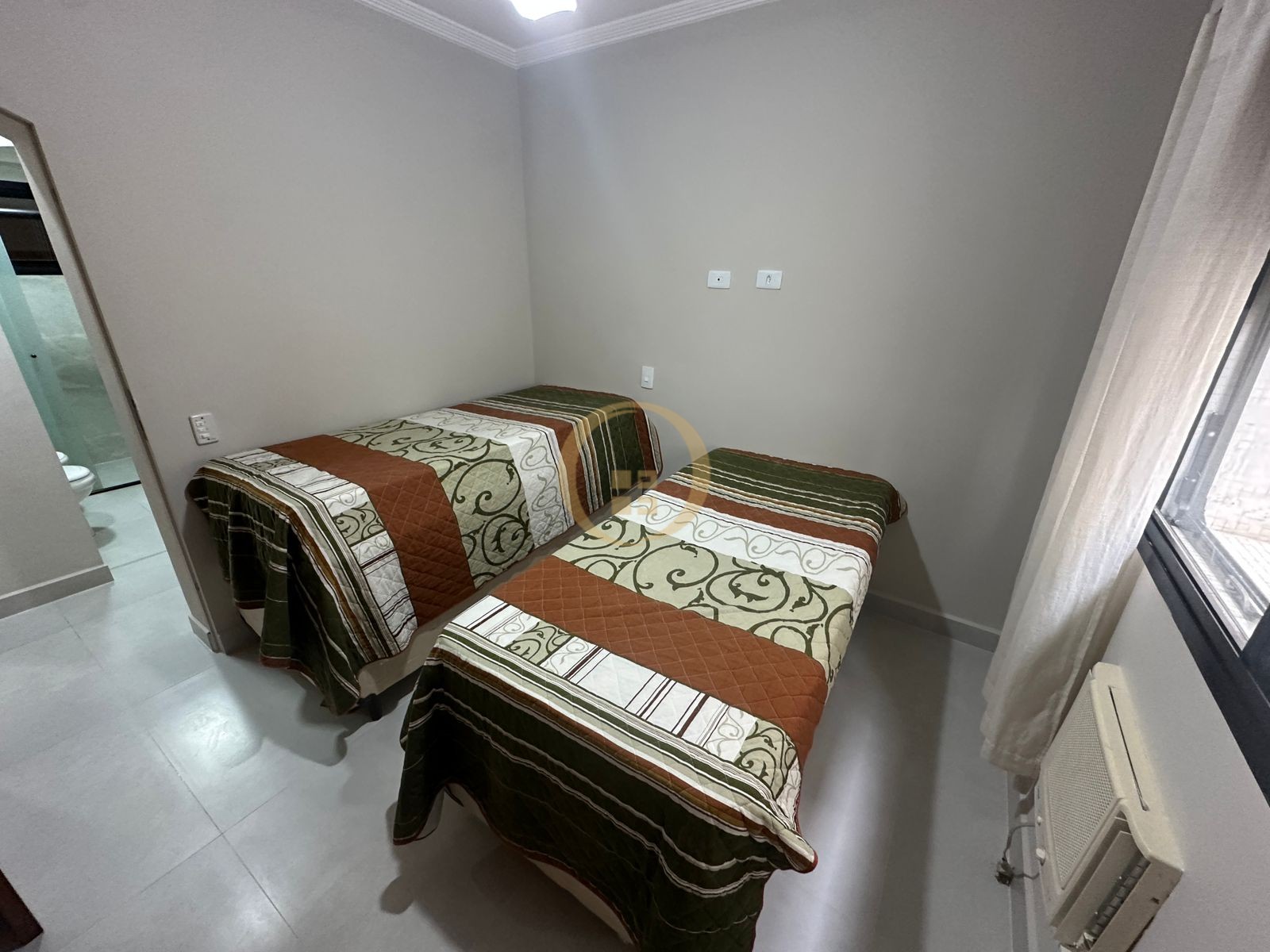 Apartamento na Praia das Pitangueiras, Guarujá - SP