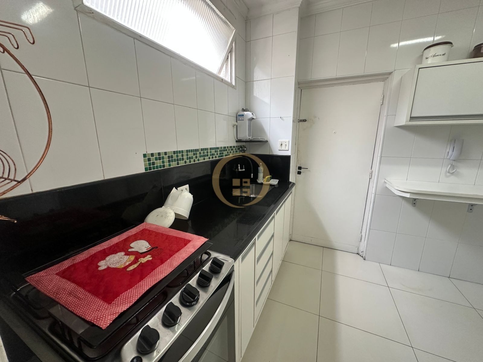 Apartamento na Praia das Pitangueiras, Guarujá - SP