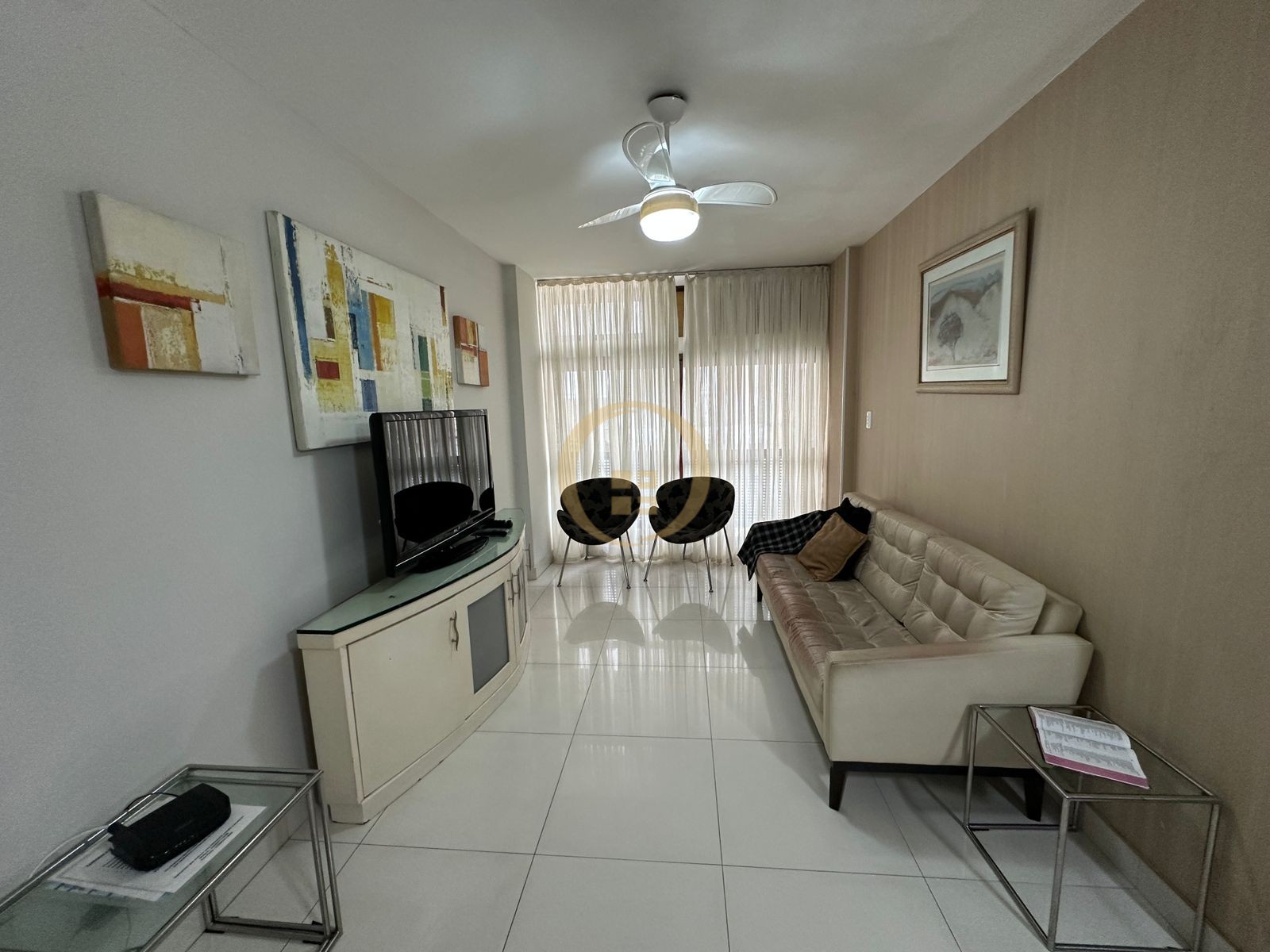 Apartamento na Praia das Pitangueiras, Guarujá - SP
