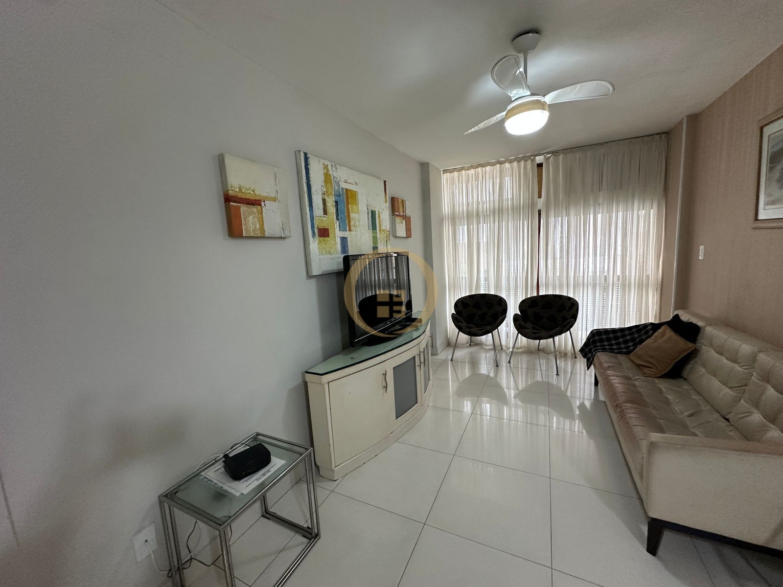Apartamento na Praia das Pitangueiras, Guarujá - SP