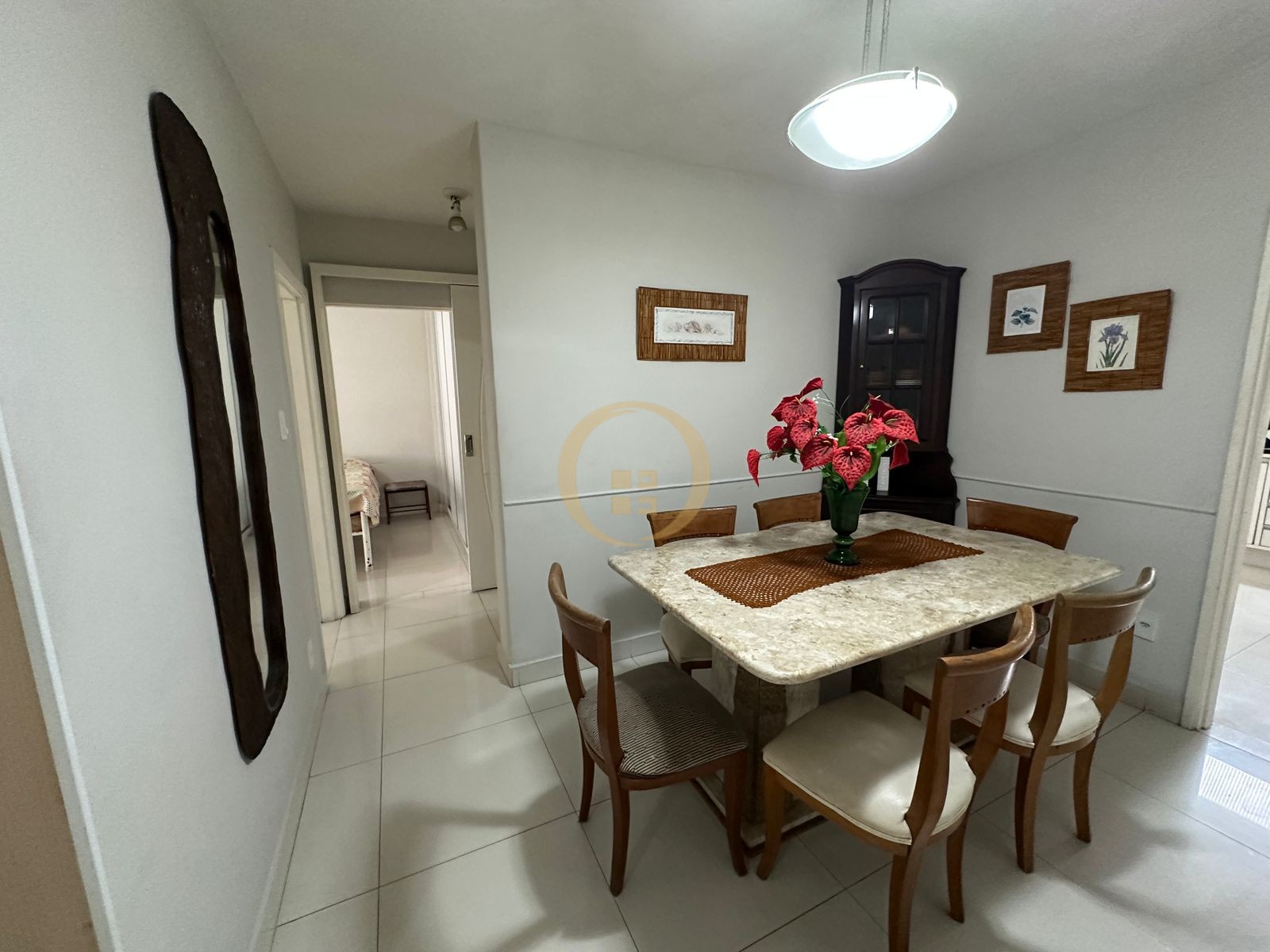 Apartamento na Praia das Pitangueiras, Guarujá - SP