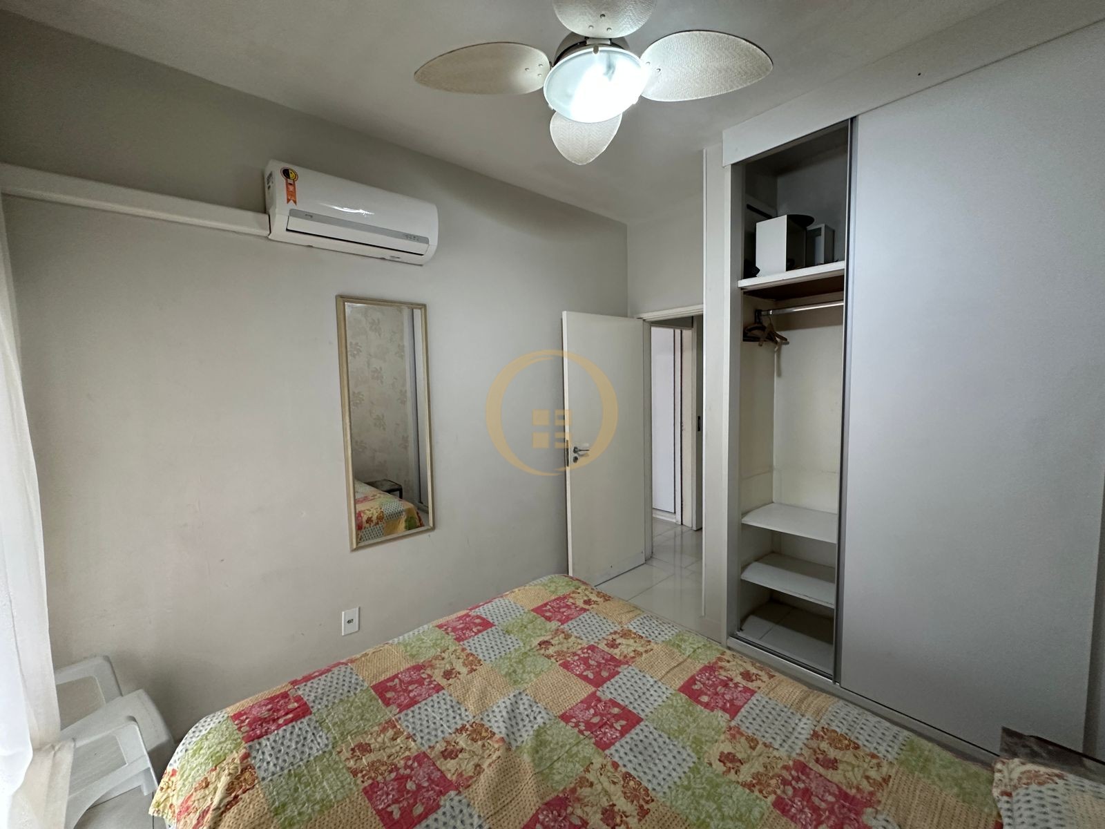 Apartamento na Praia das Pitangueiras, Guarujá - SP
