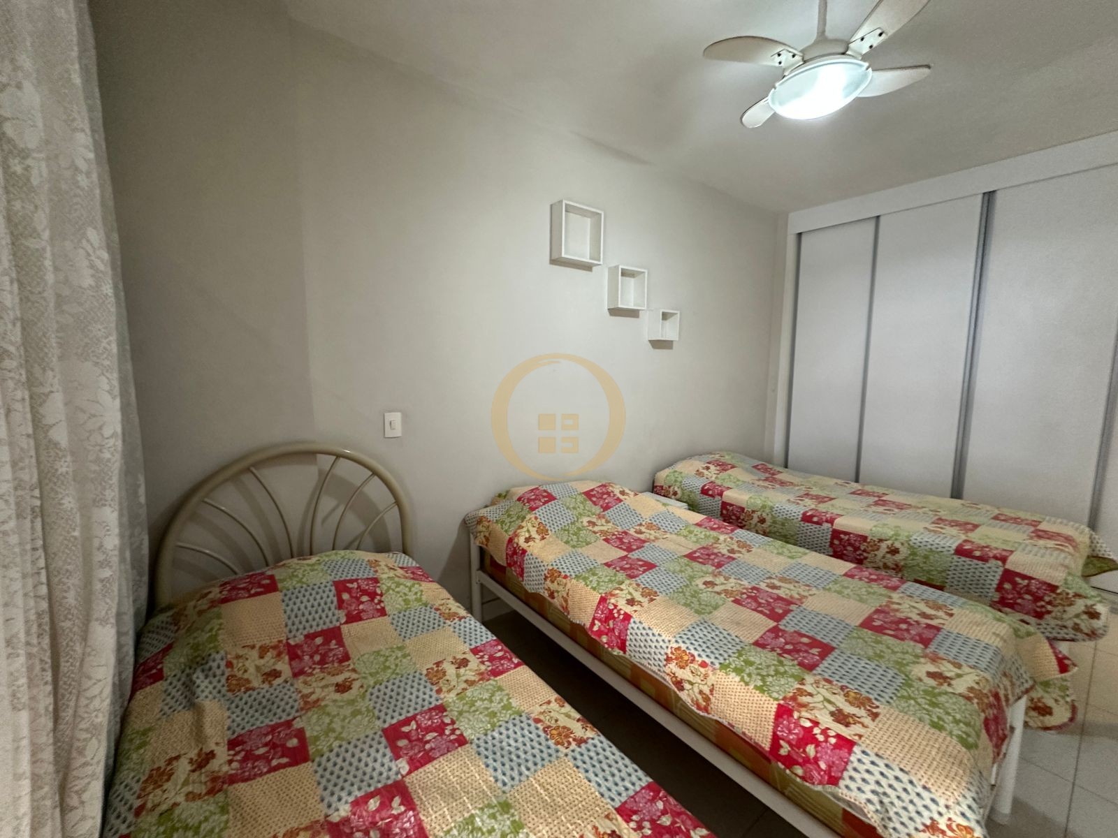Apartamento na Praia das Pitangueiras, Guarujá - SP