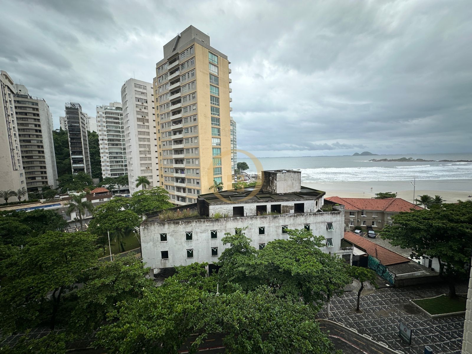 Apartamento Frente ao Mar nas Pitangueiras, Guarujá - SP