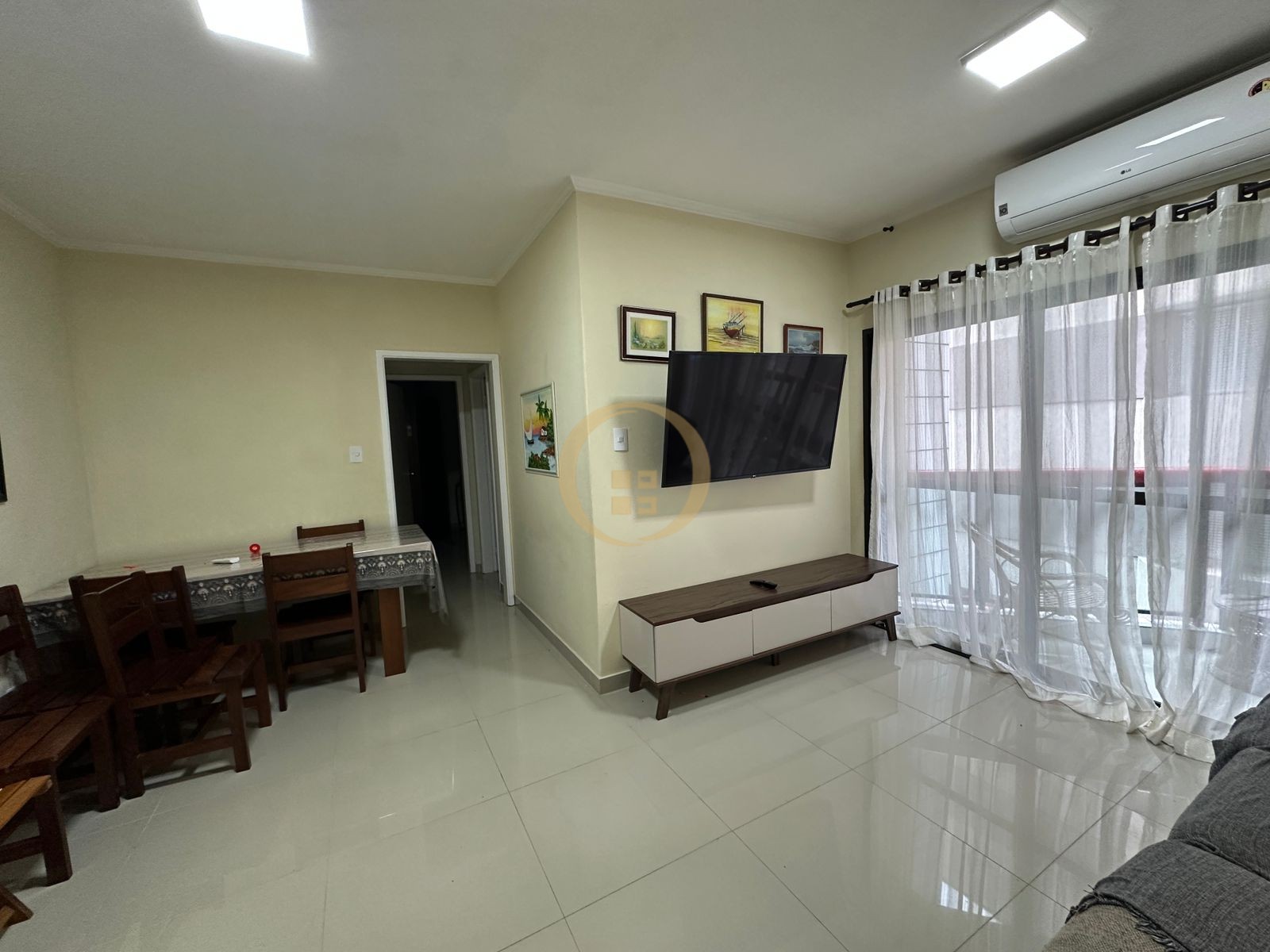 Apartamento na Praia da Enseada, Guarujá - SP