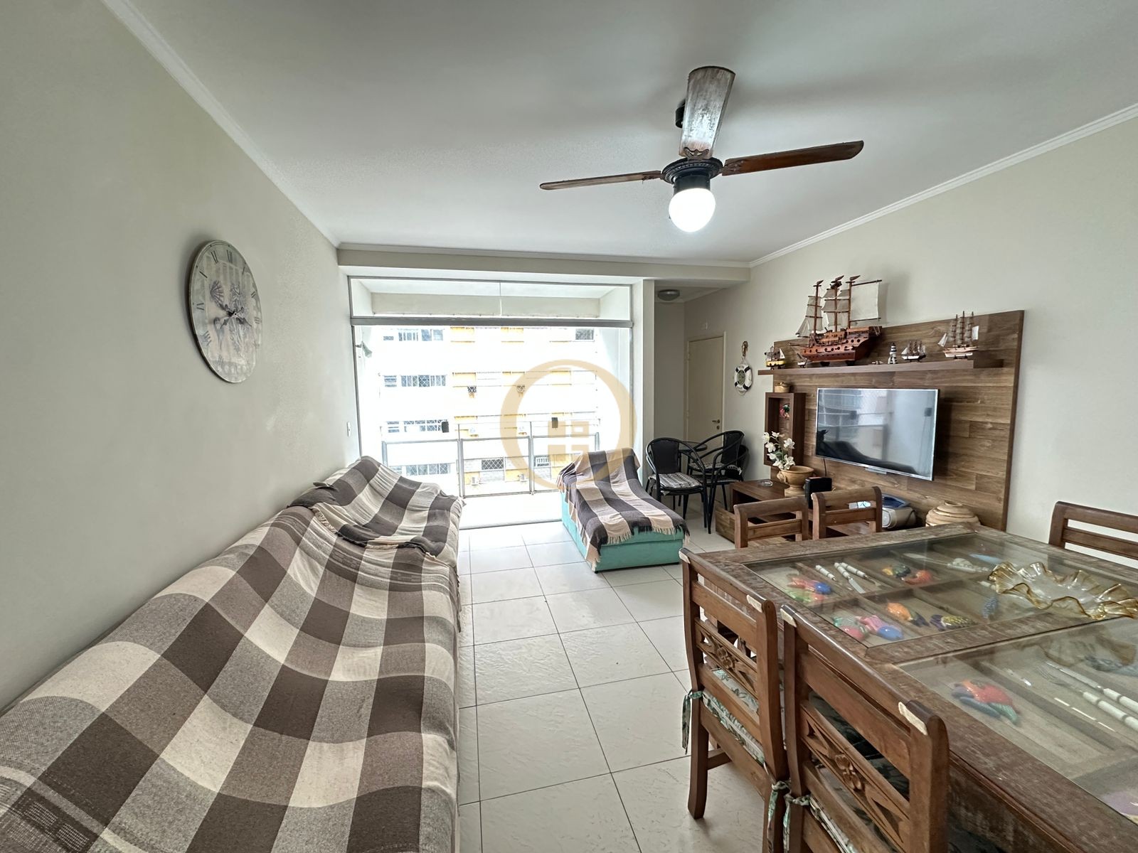Apartamento na Praia das Pitangueiras, Guarujá - SP