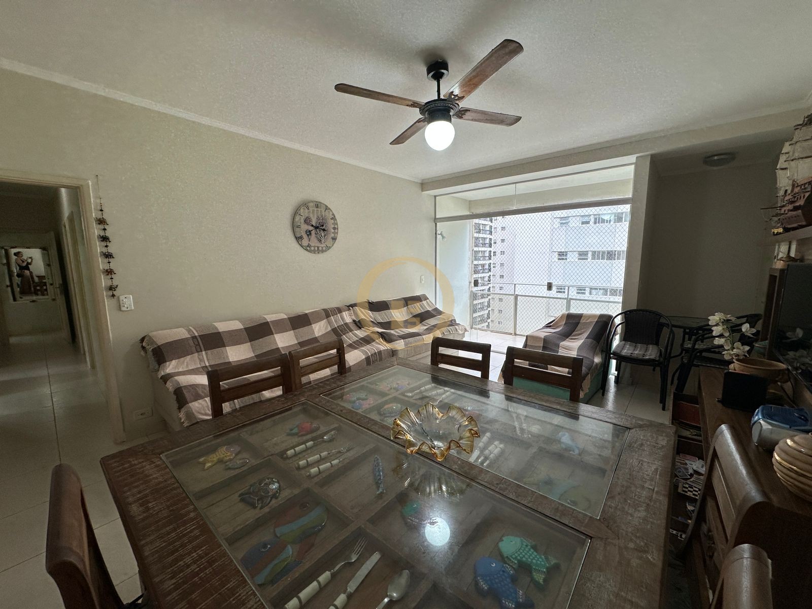 Apartamento na Praia das Pitangueiras, Guarujá - SP