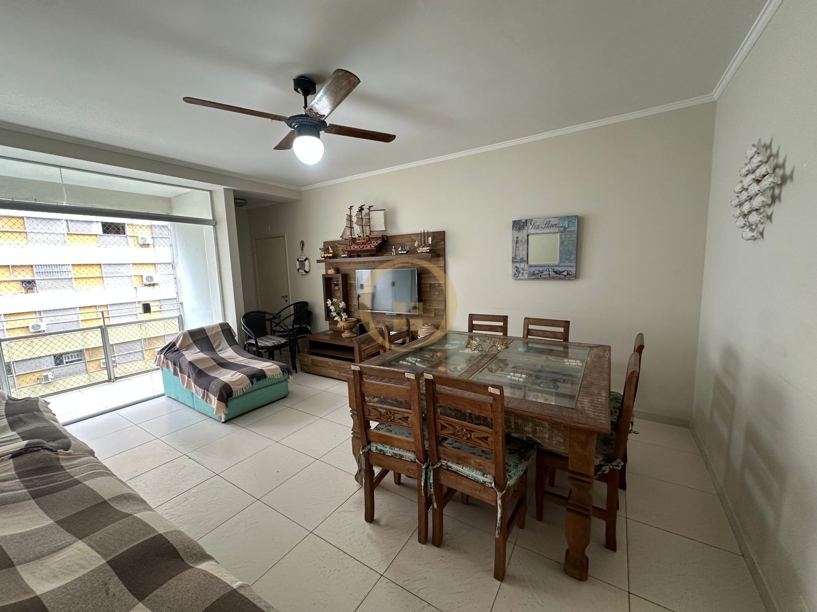 Apartamento na Praia das Pitangueiras, Guarujá - SP