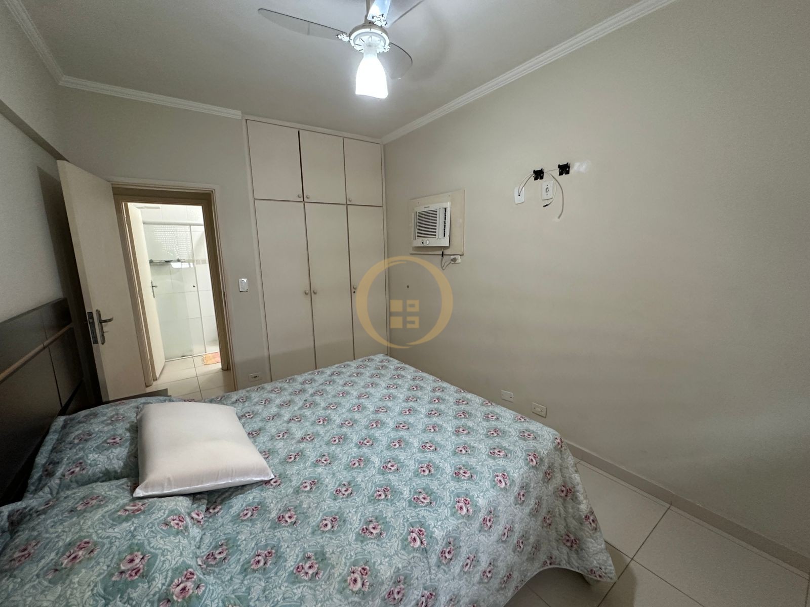Apartamento na Praia das Pitangueiras, Guarujá - SP