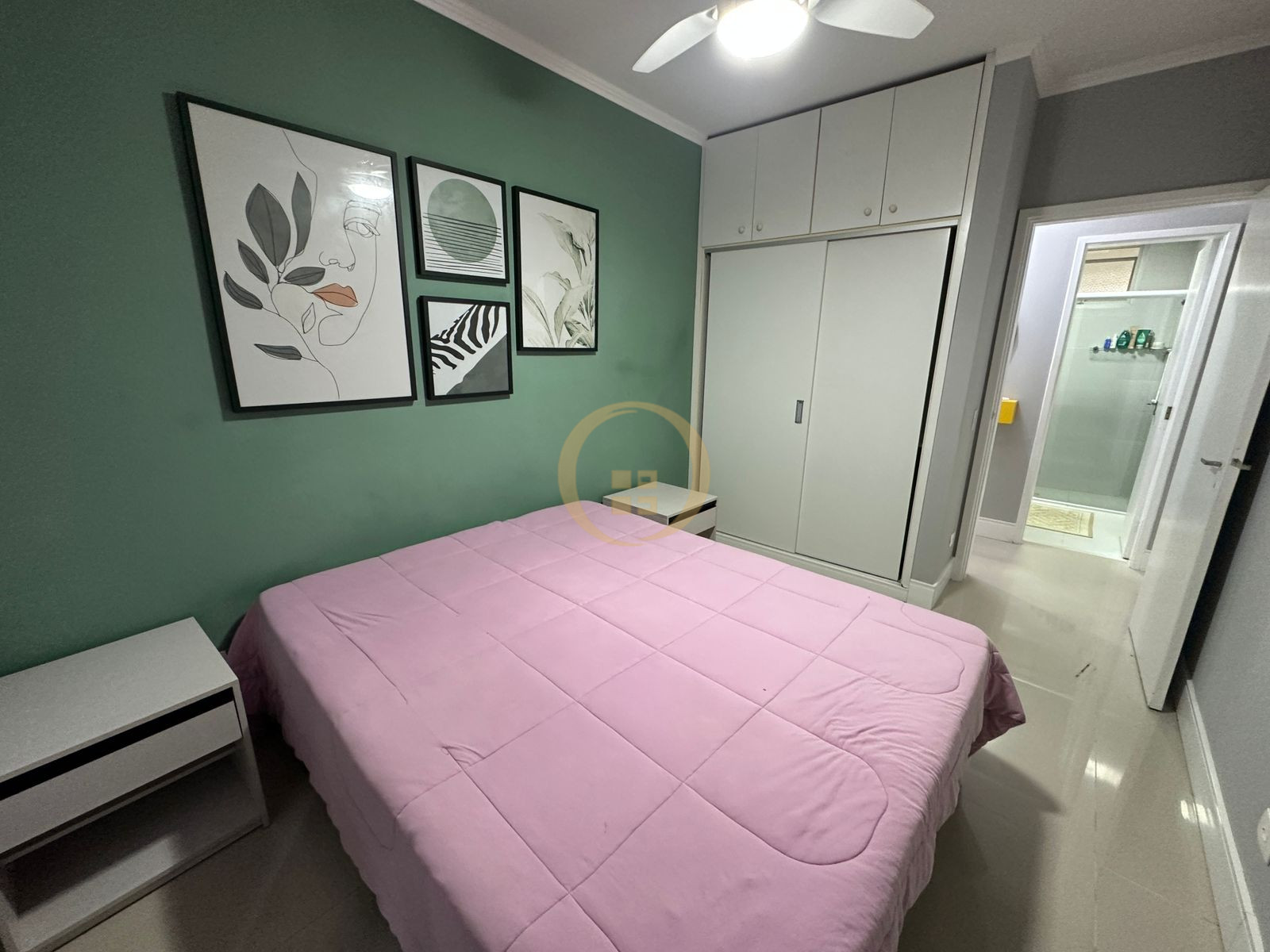 Apartamento na Praia da Enseada, Guarujá - SP