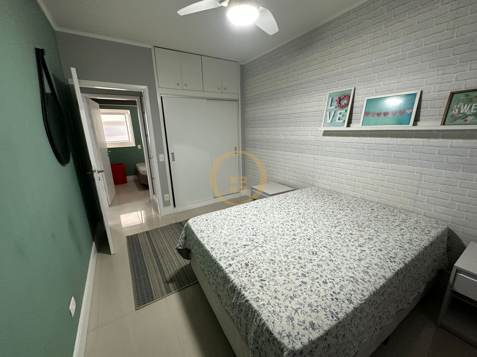 Apartamento na Praia da Enseada, Guarujá - SP