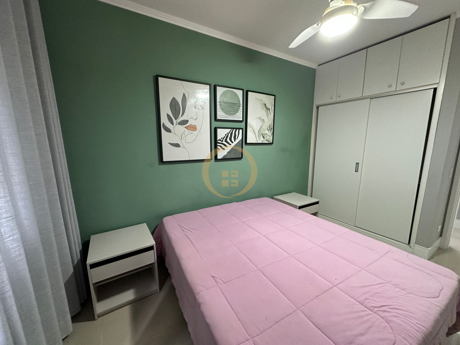 Apartamento na Praia da Enseada, Guarujá - SP