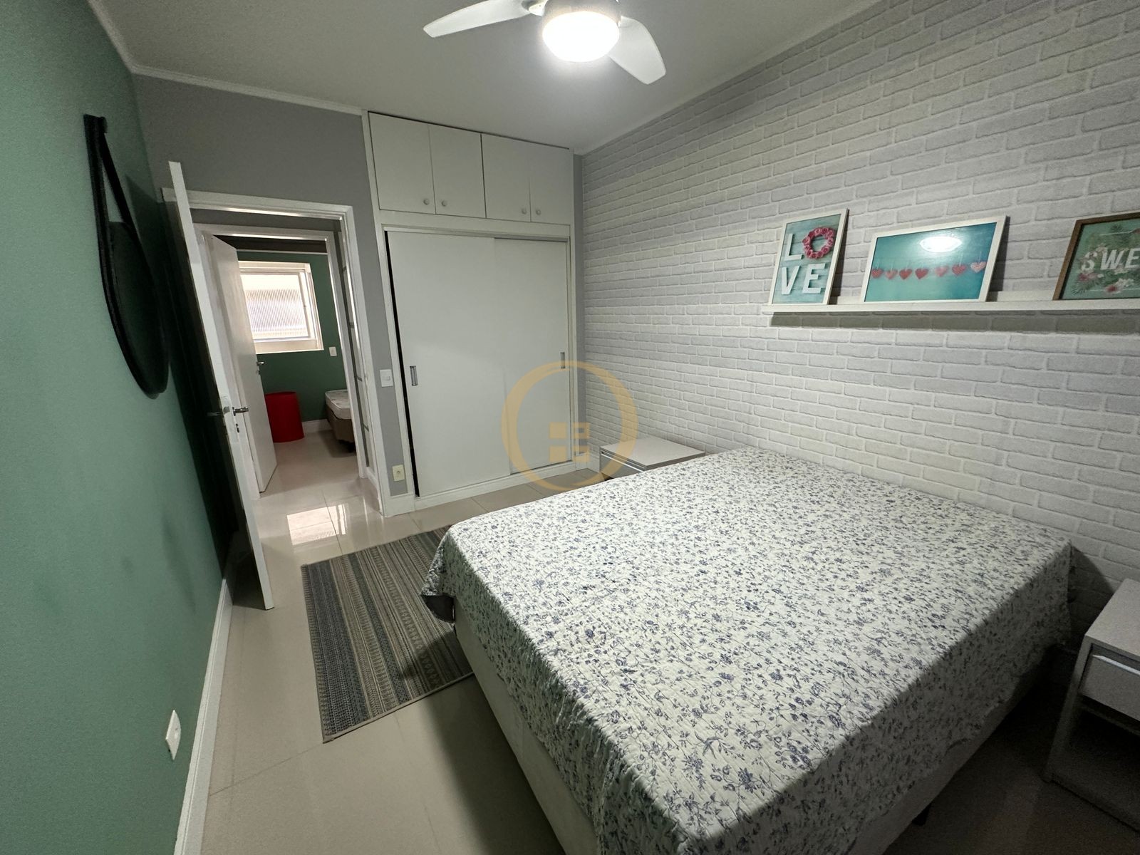 Apartamento na Praia da Enseada, Guarujá - SP