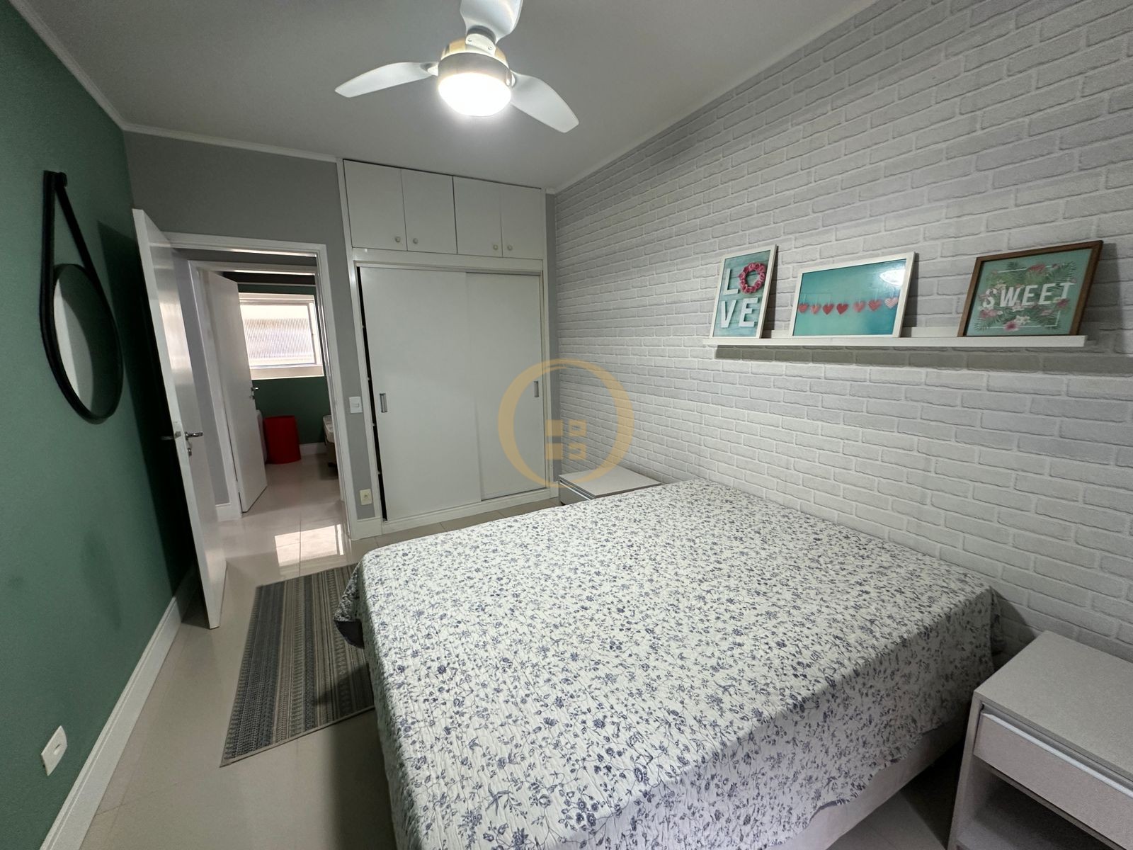 Apartamento na Praia da Enseada, Guarujá - SP
