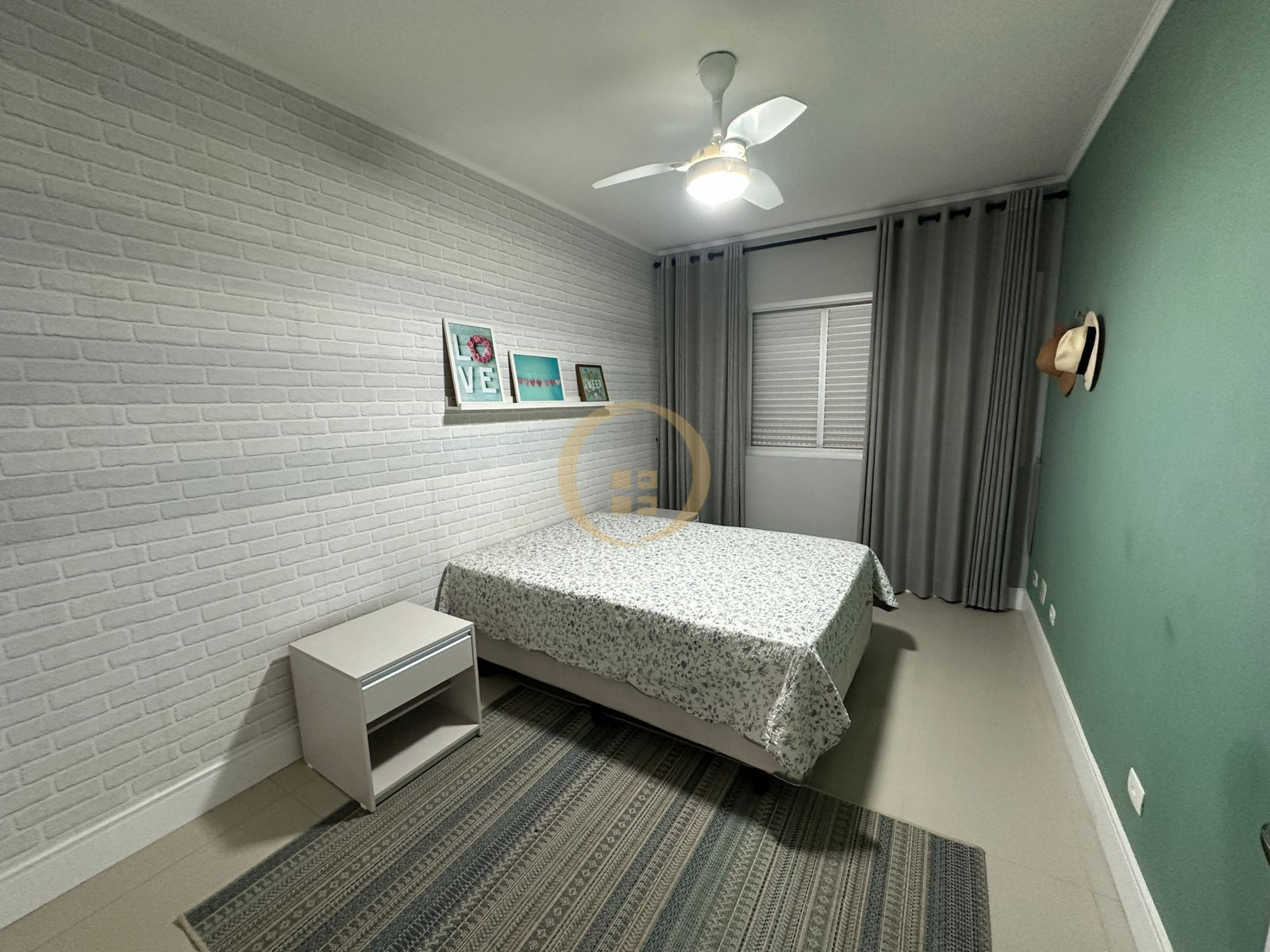Apartamento na Praia da Enseada, Guarujá - SP