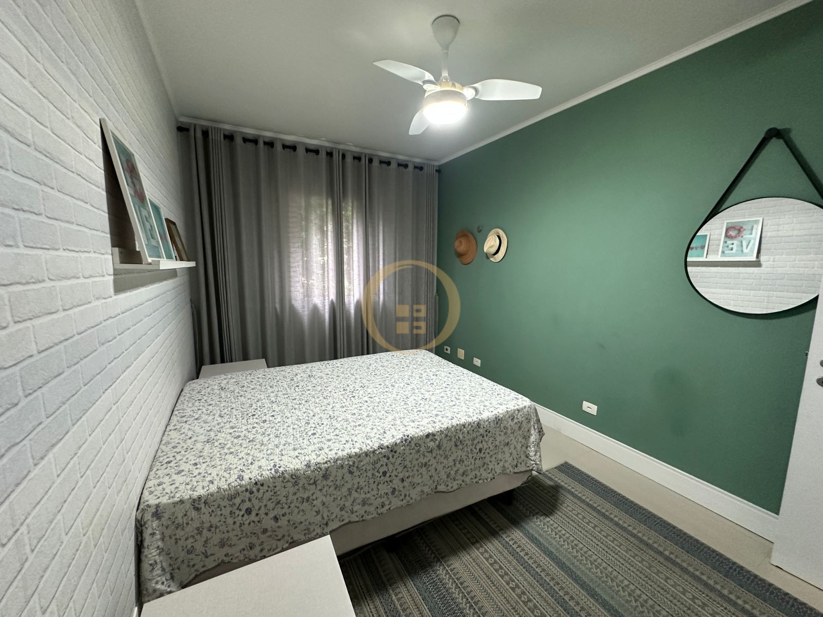 Apartamento na Praia da Enseada, Guarujá - SP