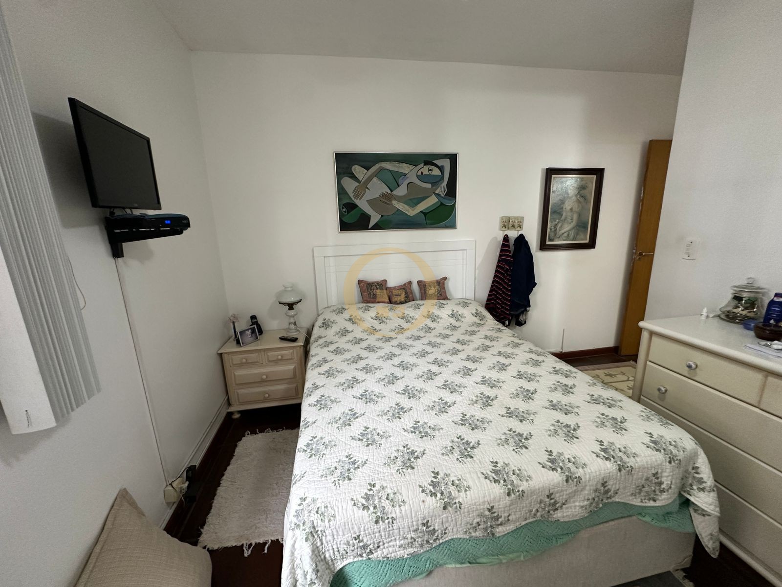 Apartamento na Praia das Pitangueiras, Guarujá - SP