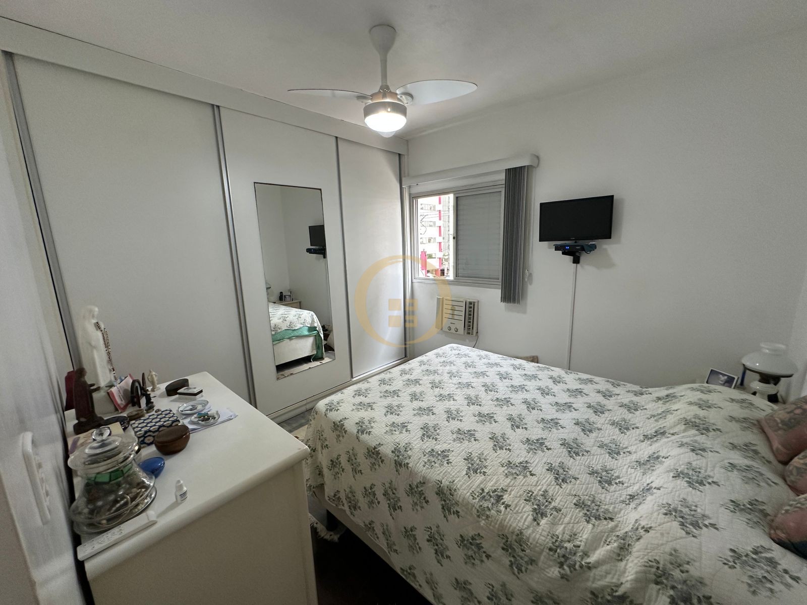 Apartamento na Praia das Pitangueiras, Guarujá - SP