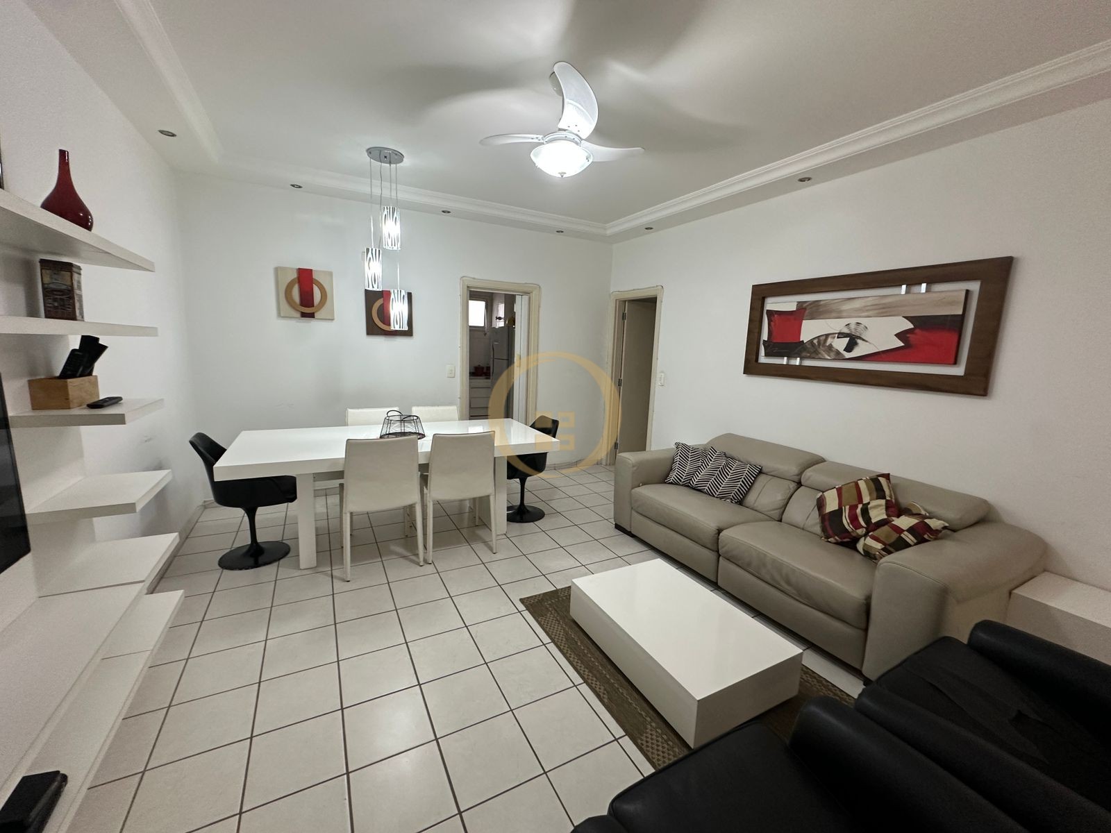 Apartamento na Praia das Pitangueiras, Guarujá - SP