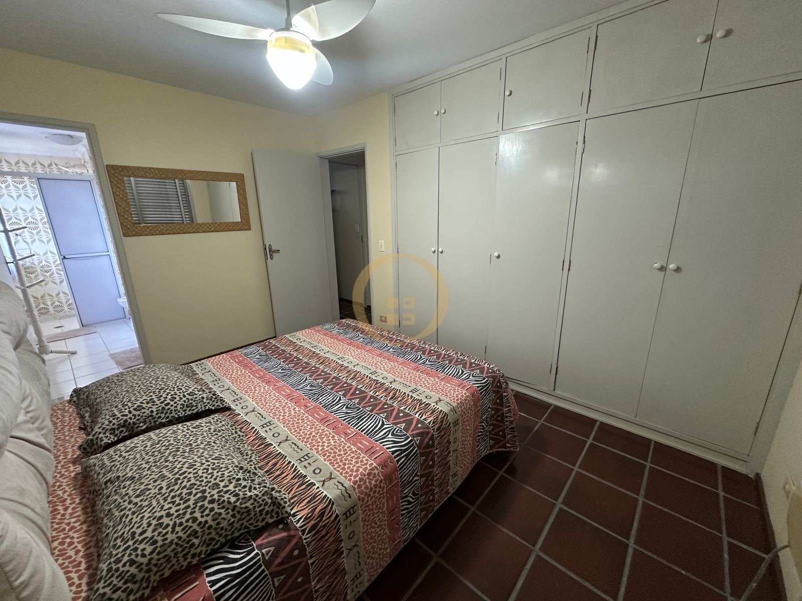 Apartamento na Praia das Pitangueiras, Guarujá - SP