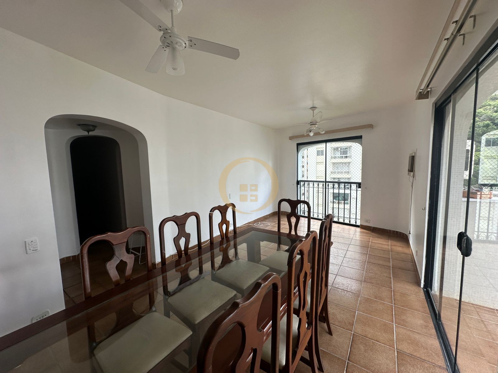 Apartamento na Praia das Pitangueiras, Guarujá - SP