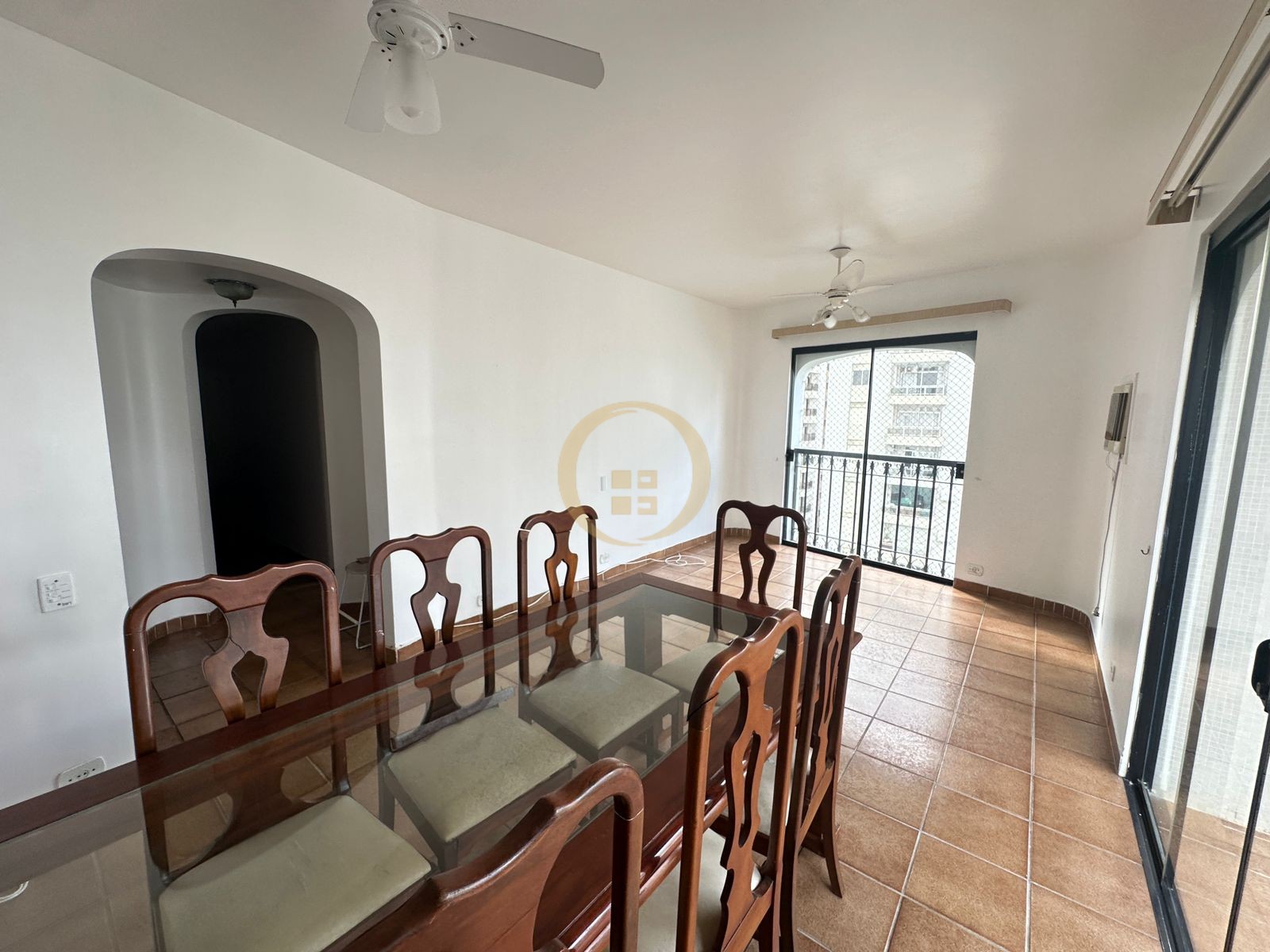 Apartamento na Praia das Pitangueiras, Guarujá - SP