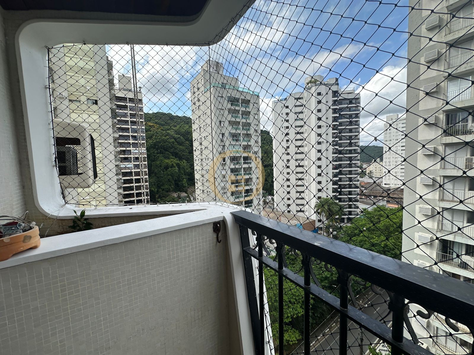 Apartamento na Praia das Pitangueiras, Guarujá - SP