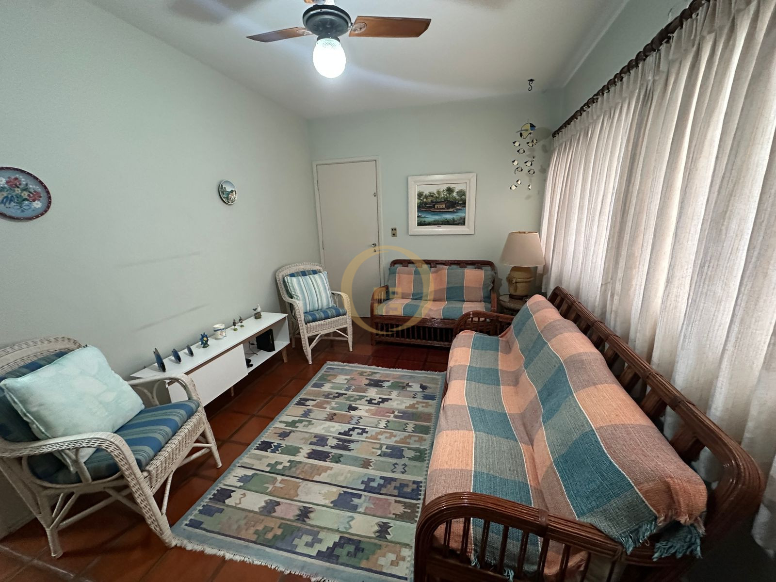Apartamento na Praia das Pitangueiras, Guarujá - SP