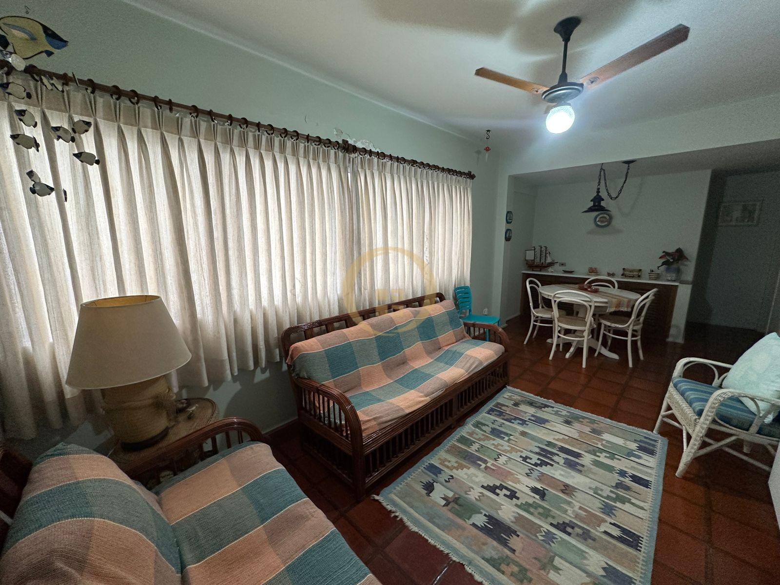 Apartamento na Praia das Pitangueiras, Guarujá - SP