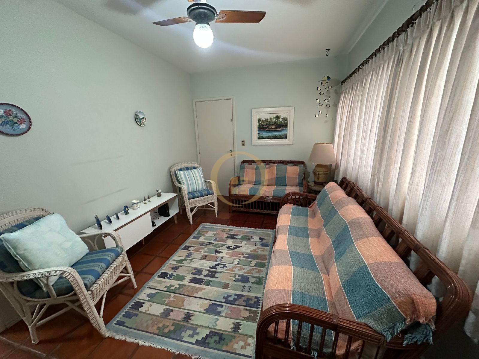 Apartamento na Praia das Pitangueiras, Guarujá - SP
