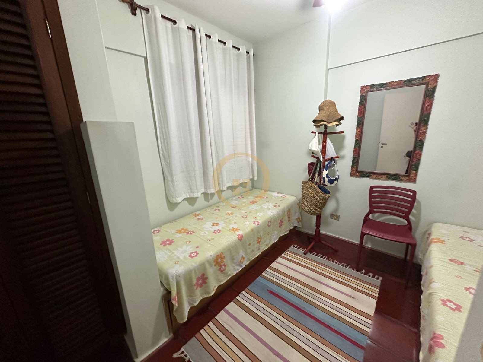 Apartamento na Praia das Pitangueiras, Guarujá - SP