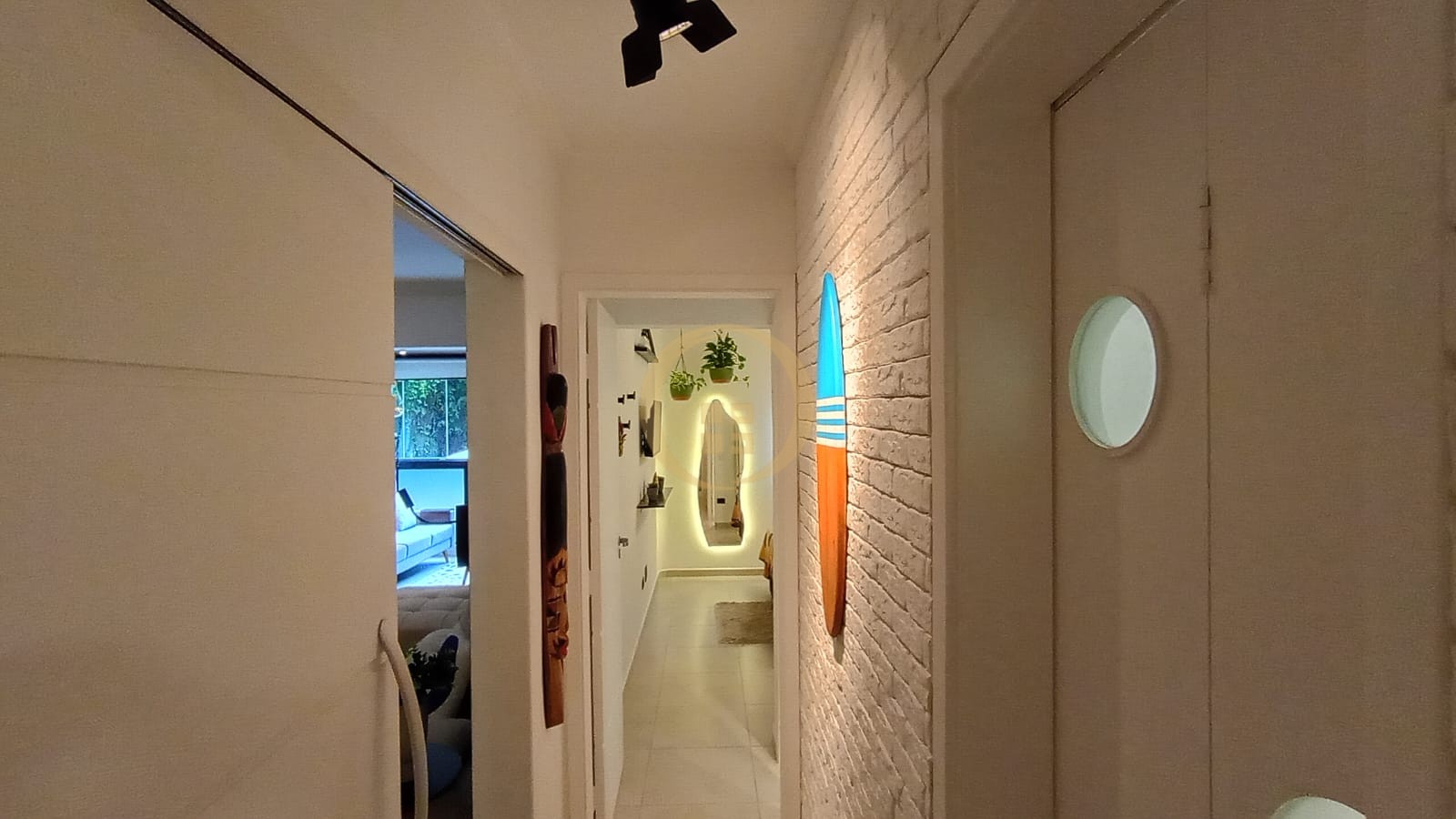 Apartamento na Praia das Pitangueiras, Guarujá - SP