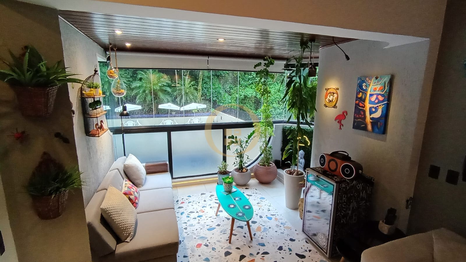 Apartamento na Praia das Pitangueiras, Guarujá - SP