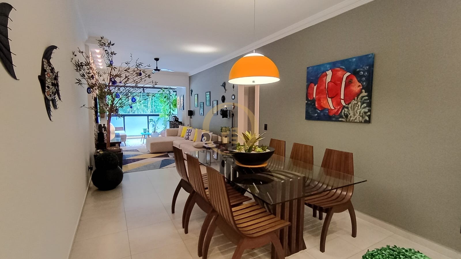 Apartamento na Praia das Pitangueiras, Guarujá - SP