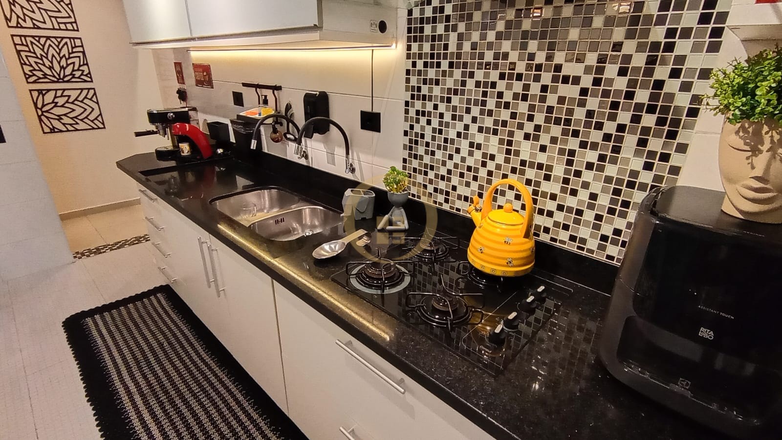 Apartamento na Praia das Pitangueiras, Guarujá - SP